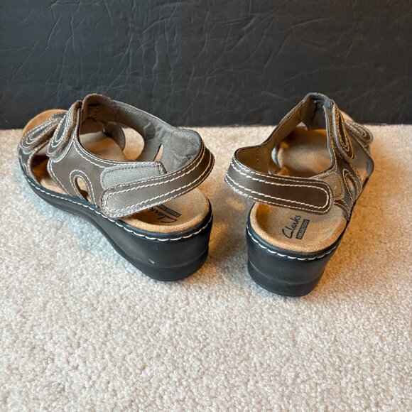 Clarks Women's Sandals Size 9 Bronze Metallic Leather Wedge slide 15260 - Picture 4 of 10